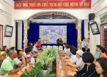 Trao tặng máy bơm tiêm điện