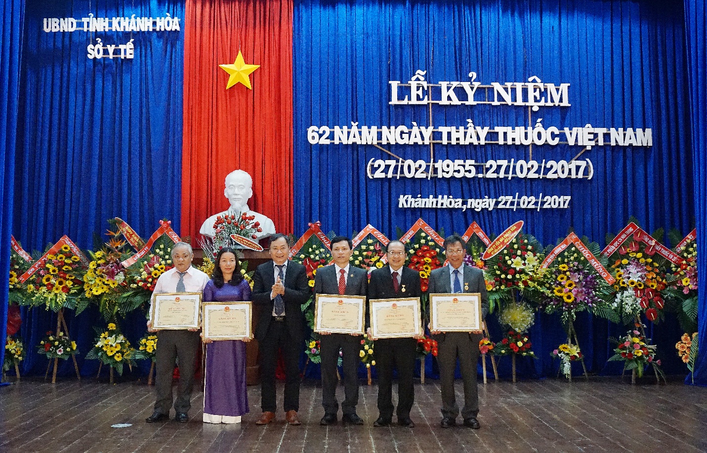 Description: D:\CÔNG TÁC\hình bệnh viện\A. lễ kỷ niệm 62 năm ngày Thầy thuốc Việt Nam 27.2.2017\DSC05082 2.jpg