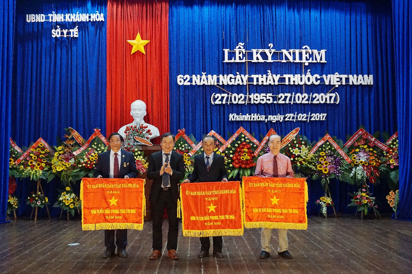 Description: D:\CÔNG TÁC\hình bệnh viện\A. lễ kỷ niệm 62 năm ngày Thầy thuốc Việt Nam 27.2.2017\DSC05092 2.jpg
