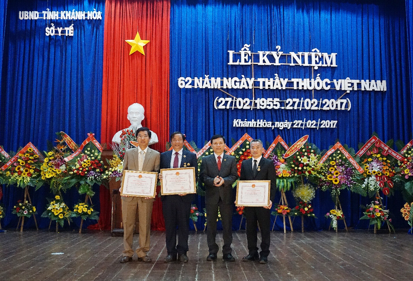 Description: D:\CÔNG TÁC\hình bệnh viện\A. lễ kỷ niệm 62 năm ngày Thầy thuốc Việt Nam 27.2.2017\DSC05123 2.jpg