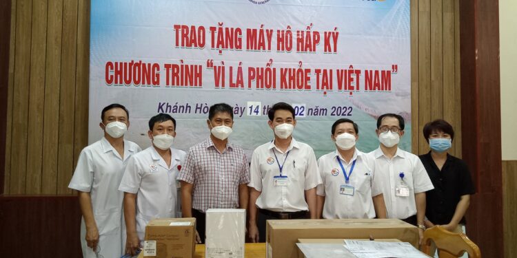 “Vì lá phổi khỏe tại Việt Nam” – Nhận máy hô hấp ký phục vụ bệnh nhân