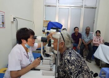 125 người dân nghèo được mổ mắt miễn phí