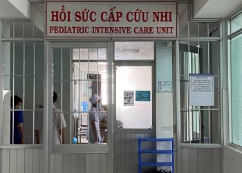 Khoa Nhi cứu sống bệnh nhi sơ sinh non tháng cân nặng 1000 grams