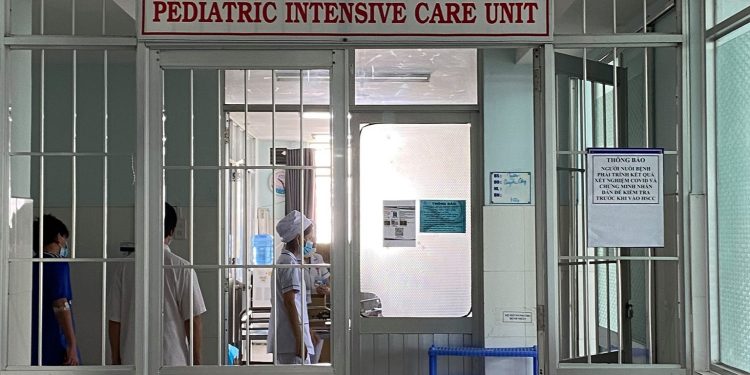 Khoa Nhi cứu sống bệnh nhi sơ sinh non tháng cân nặng 1000 grams