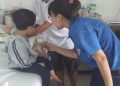 Ban Thường vụ đoàn phường Lộc Thọ tặng quà cho bệnh nhân