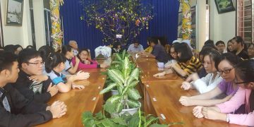 Chùa Long Sơn, Chùa Chánh Quang và giáo viên các Trường trong Thành Phố Nha trang đến thăm và tặng quà cho bệnh nhân trong dịp Tết Nguyên Đán – Xuân Đinh Dậu 2017