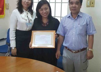 Công ty Cổ phần Du lịch Hải đảo – Khu du lịch Champa Island Nha Trang đến thăm và tặng tiền ủng hộ cho bệnh nhân