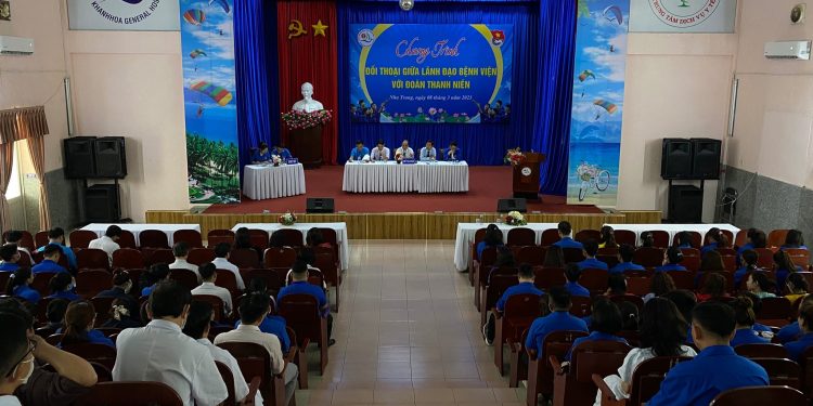 Đối thoại giữa Lãnh đạo Bệnh viện với thanh niên đang công tác tại Bệnh viện Đa khoa tỉnh Khánh Hòa