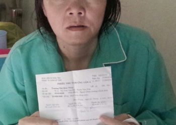 Đài phát thanh truyền hình Khánh Hòa đến thăm và tặng tiền ủng hộ cho bệnh nhân