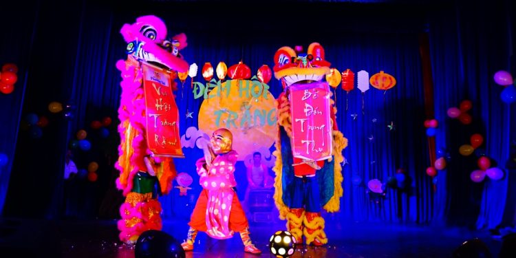 Đêm hội trăng rằm cho con cán bộ viên chức trong Bệnh viện