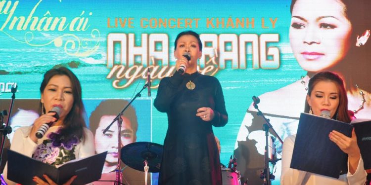 Đêm nhạc “Nha Trang ngày về”: Trao 270 triệu đồng cho bệnh nhân nghèo