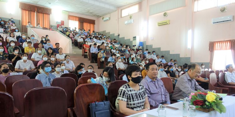 Hội nghị triển khai phần mềm “Xây dựng thực đơn cân bằng dinh dưỡng cho phụ nữ mang thai, bà mẹ cho con bú và trẻ em từ 7 tháng đến 60 tháng tuổi” tại tỉnh Khánh Hòa