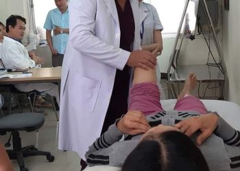 Khám và điều trị với chuyên gia nội soi khớp BS. Phan Vương Huy Đổng