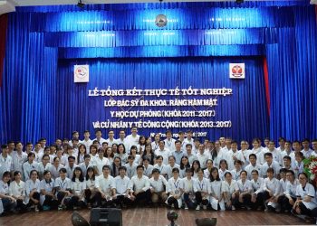 Lễ tổng kết thực tế tốt nghiệp cho lớp bác sỹ, cử nhân của trường Đại học Y Dược Huế