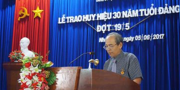Lễ trao huy hiệu 30 năm tuổi Đảng và hội nghị biểu dương gương mặt điển hình tiêu biểu “Học tập và làm theo tư tưởng, đạo đức, phong cách Hồ Chí Minh”
