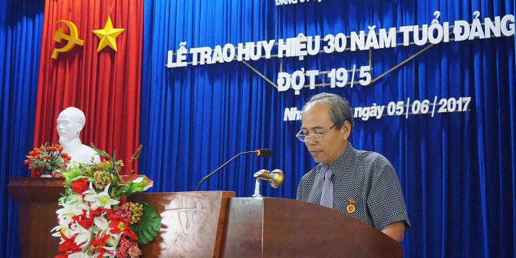 Lễ trao huy hiệu 30 năm tuổi Đảng và hội nghị biểu dương gương mặt điển hình tiêu biểu “Học tập và làm theo tư tưởng, đạo đức, phong cách Hồ Chí Minh”