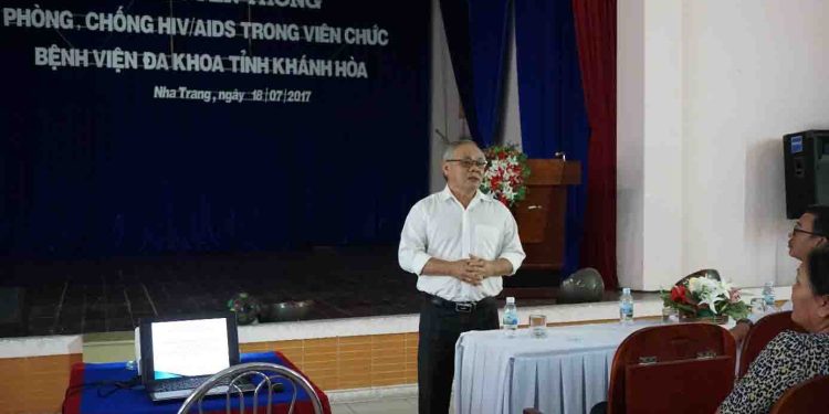 Lớp truyền thông phòng, chống HIV/AIDS trong viên chức Bệnh viện Đa khoa tỉnh Khánh Hòa