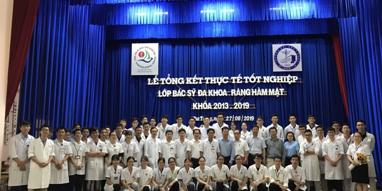 Lễ tổng kết thực tế tốt nghiệp lớp bác sĩ Đa khoa, Răng Hàm Mặt – Trường Đại học Y Dược Huế