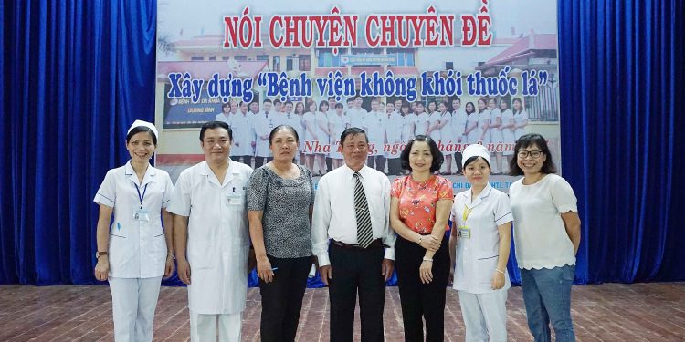 Nói chuyện chuyên đề: Xây dựng “Bệnh viện không khói thuốc lá”