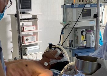 Nối thành công ca đứt gần hết cánh tay