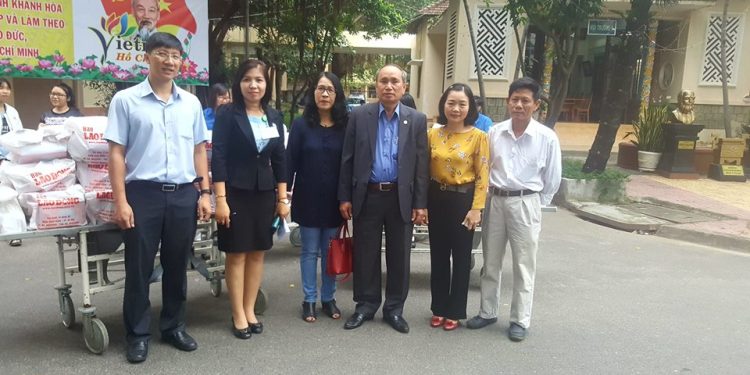 Quỹ từ thiện xã hội Tấm lòng vàng, Liên đoàn lao động Tỉnh Khánh Hòa và các doanh nghiệp thăm và tặng quà bệnh nhân trong dịp Tết Nguyên Đán – Xuân Đinh Dậu 2017