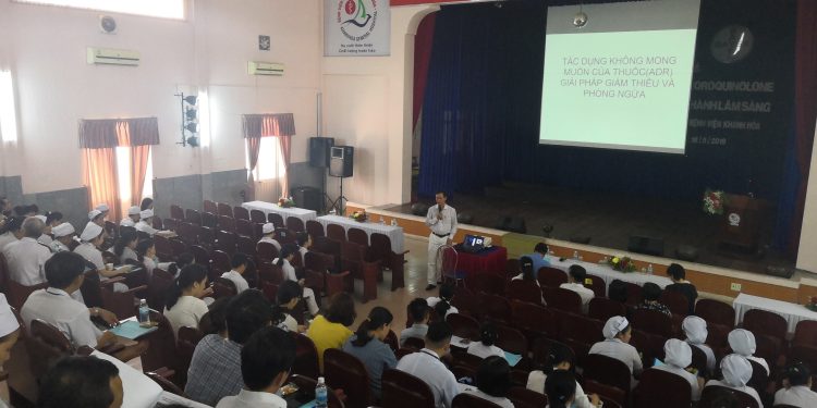 Sinh hoạt khoa học: “Sử dụng thuốc kháng sinh Fluoroquinolone an toàn hiệu quả trong thực hành lâm sàng”