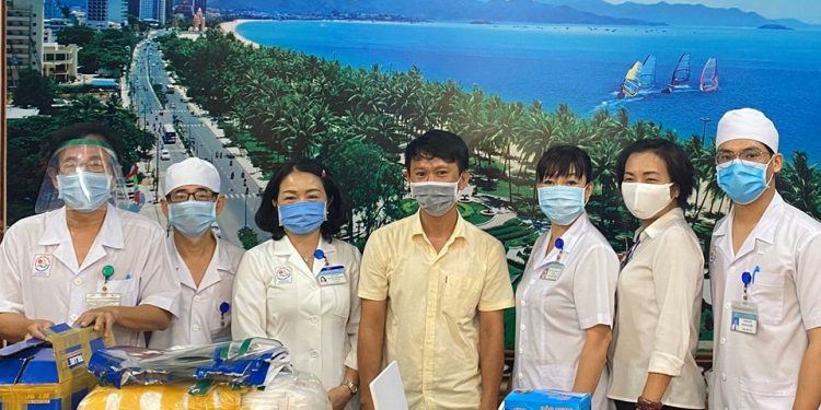 Tri ân mạnh thường quân