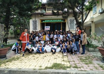 Trường THPT Nguyễn Văn Trỗi tặng quà cho bệnh nhân