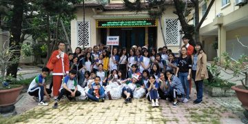 Trường THPT Nguyễn Văn Trỗi tặng quà cho bệnh nhân