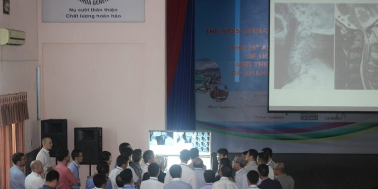 Thêm nhiều kỹ thuật mới trong điều trị bệnh cột sống tại Khánh Hòa