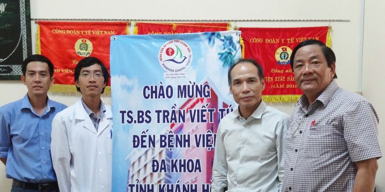 Bệnh viện Đa khoa tỉnh Khánh Hòa tiếp TS.BS Trần Viết Tú về chuyên ngành mạch máu