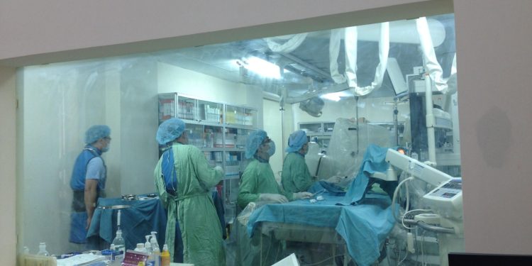 Tiếp đoàn chuyên gia TS.BS Đỗ Nguyên Tín – Bệnh viện Nhi Đồng I chuyển giao kỹ thuật can thiệp tim bẩm sinh