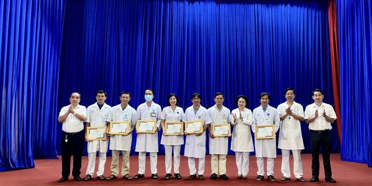 Tuyên dương thành tích cứu sống nhiều bệnh nhân nặng