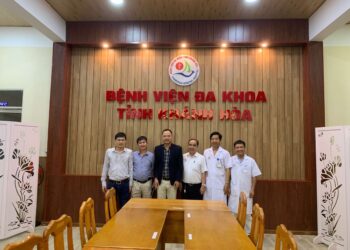 Tán sỏi mật qua da bằng laser cùng đoàn chuyên gia Bệnh viện Đại học Y Hà Nội