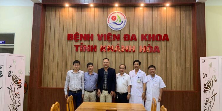 Tán sỏi mật qua da bằng laser cùng đoàn chuyên gia Bệnh viện Đại học Y Hà Nội