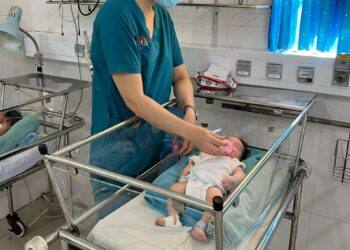 Cứu chữa thành công một trẻ sơ sinh sau sinh bị ngạt bằng phương pháp hạ thân nhiệt chỉ huy