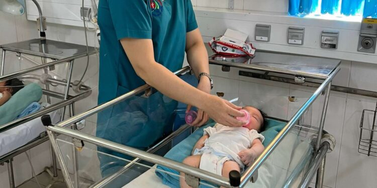 Cứu chữa thành công một trẻ sơ sinh sau sinh bị ngạt bằng phương pháp hạ thân nhiệt chỉ huy