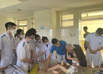 Đoàn chuyên gia Chỉnh hình nhi và Chấn thương chỉnh hình đến làm việc tại Bệnh viện Đa khoa tỉnh Khánh Hòa