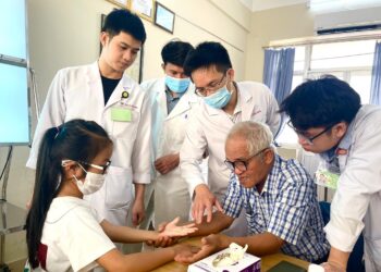 Đoàn chuyên gia Chấn thương chỉnh hình, Bệnh viện Đa khoa Xuyên Á – TP. Hồ Chí Minh khám, điều trị và phẫu thuật tại Bệnh viện Đa khoa tỉnh Khánh Hòa