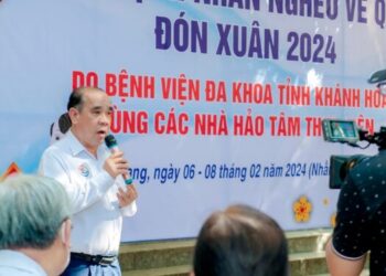 “Chuyến xe nghĩa tình” đưa bệnh nhân về quê đón Tết