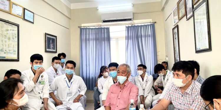 Đoàn chuyên gia Chấn thương chỉnh hình TP.HCM khám, điều trị & phẫu thuật tại BVĐK tỉnh Khánh Hòa