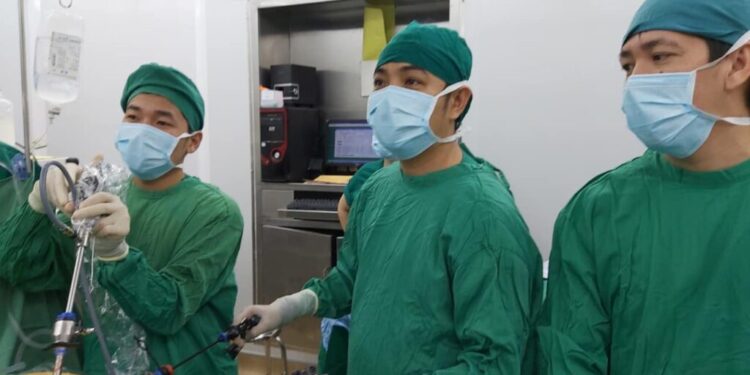 Phẫu thuật nội soi điều trị ung thư đại trực tràng tại Bệnh viện Đa khoa tỉnh Khánh Hòa