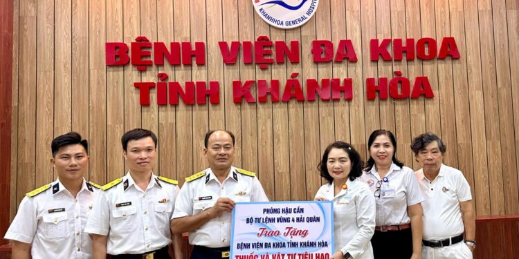 Tình đoàn kết quân dân