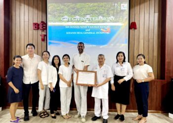 Bệnh viện tiếp nhận thùng rác và máy lọc nước RO