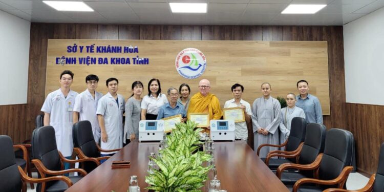 Bệnh viện tiếp nhận trang thiết bị y tế phục vụ bệnh nhân