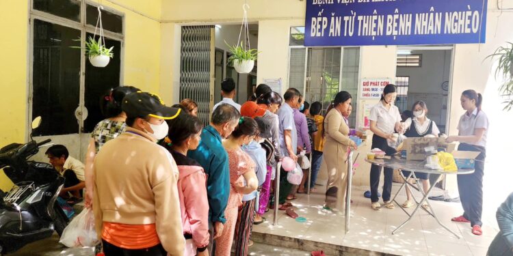 “Bữa ăn nghĩa tình – ấm lòng người bệnh”