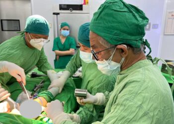 Đoàn chuyên gia Chấn thương chỉnh hình, BVĐK Xuyên Á – TP.HCM khám, điều trị & phẫu thuật