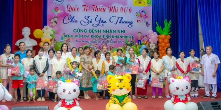 Chương trình “Chia sẻ yêu thương” đến bệnh nhân nhi – Ngày Quốc tế thiếu nhi 1/6