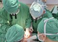 Ca mổ thành công che phủ khuyết hổng bằng xoay vạt da cân tự do có cuống mạch rời