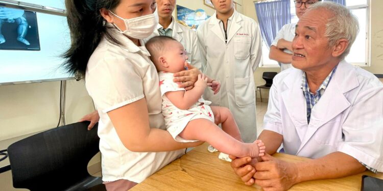 Đoàn chuyên gia Chấn thương Chỉnh hình, BVĐK Xuyên Á – TP. HCM khám, điều trị & phẫu thuật tại BVĐK tỉnh Khánh Hòa